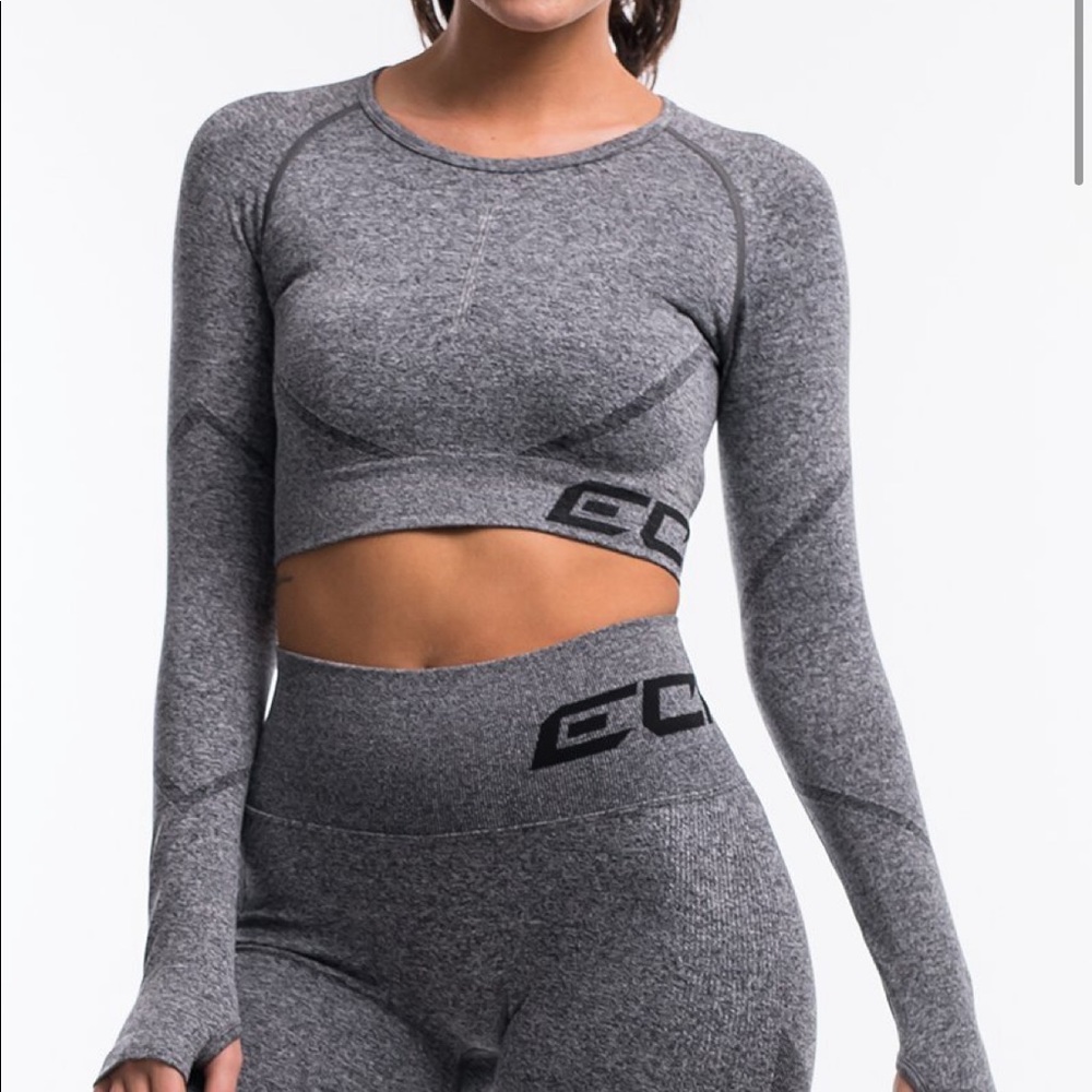 ECHT Long Sleeve Crop Top